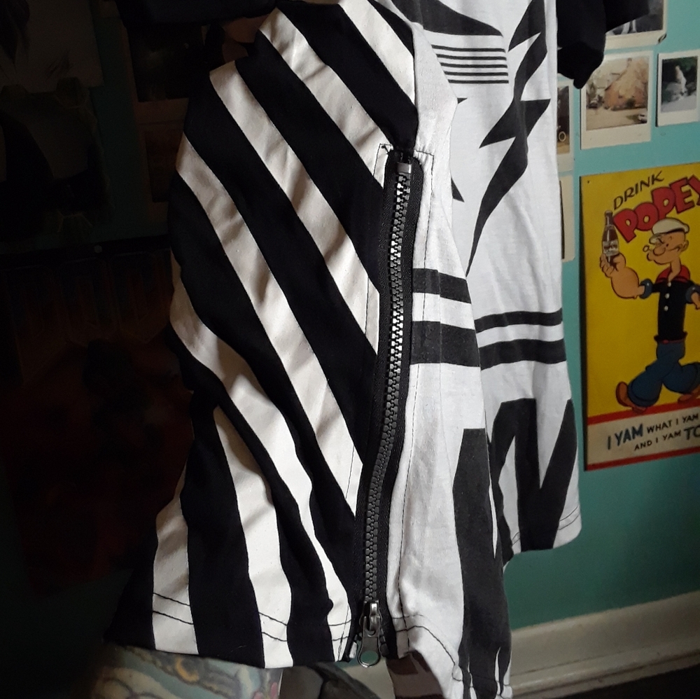 New tee - Picture 3 of 5